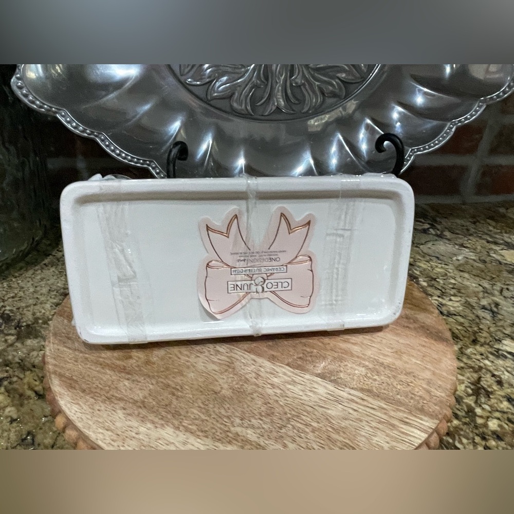 Cleo & June covered ceramic butter dish - adorable bow topper - Brand new! - Picture 6 of 7